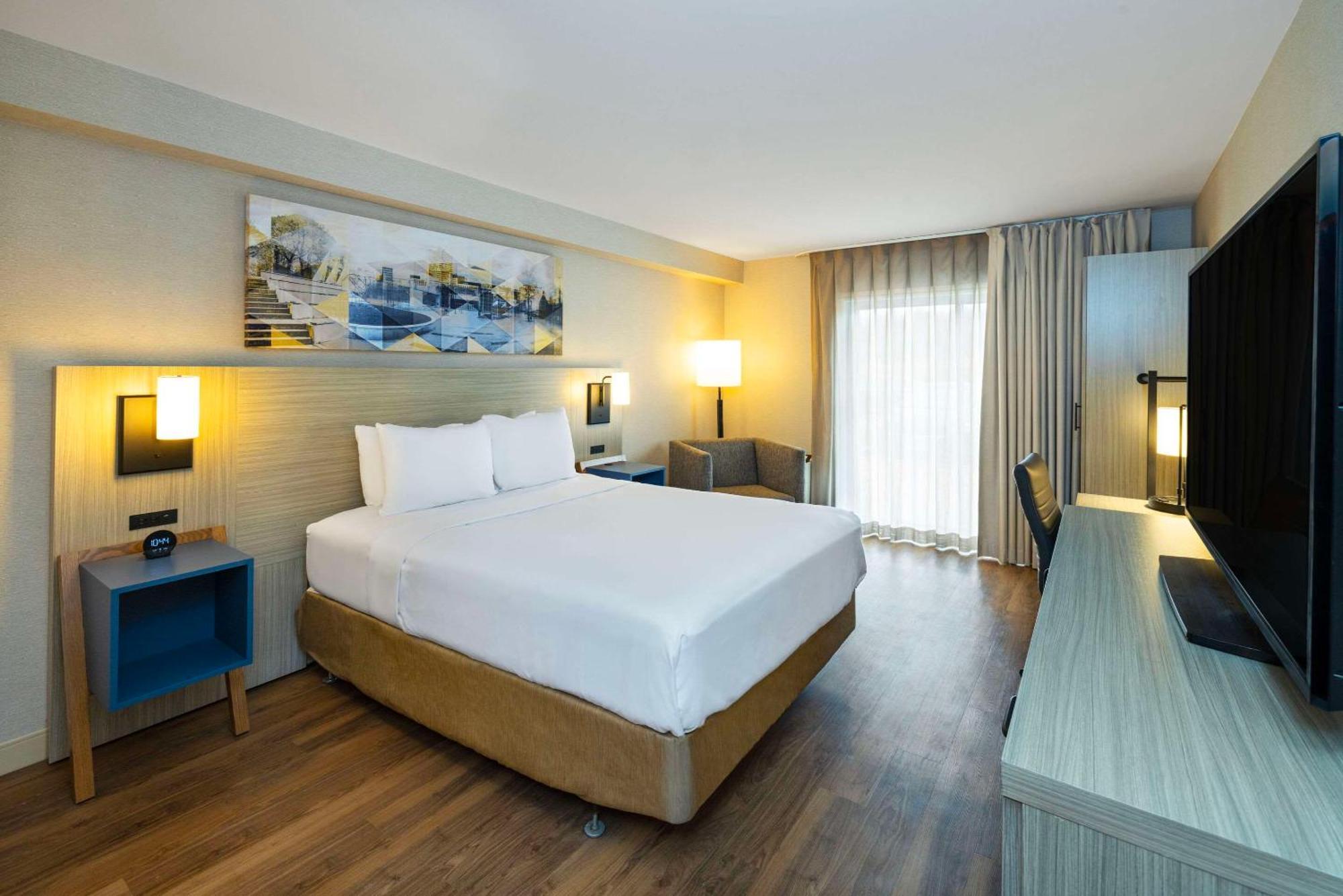 Comfort East Inn